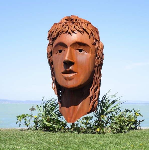 Big head sculpture wife stainless steel